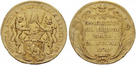EUROPÄISCHE MÜNZEN UND MEDAILLEN 
 SCHWEIZ 
 BERN 
 Doppeldukat 1727. Zwei Löwen, der eine mit Zepter, der andere mit Schwert, halten einen Freihei...