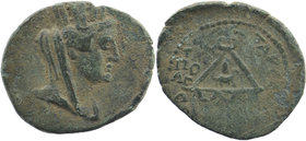CILICIA. Tarsos. Ae (164-27 BC).
Turreted head of Tyche right.
Rev: MHTPO TAPCЄΩ.
Sandan standing right on goat right.
SNG France 1305.
6,53 gr. ...