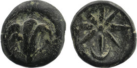 PONTOS. Amisos. Ae (130-100 BC).
Obv: Rose bud.
Rev: Star between two crescents.
SNG BM Black Sea 981 f. 6,40 gr. 20mm
