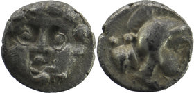 Selge , Pisidia. AR Obol. 3rd Century BC.
Facing head of Gorgoneion.
Helmeted head of Athena right, astragal behind.
SNG BN 1933; SNG PFPS 340
0,98 gr...