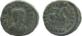 Flavius Honorius (393-423). Nummus. Cyzicus
Pearl diademed, draped, cuirassed bust rigth
Rev: Helmeted emperor on horseback right. raising right hand....