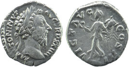 COMMODUS (177-192). Denarius. Rome.
Laureate head right.
Rev: Victory advancing left with palm branch and wreath.
RIC 80.
2,79 gr. 19 mm