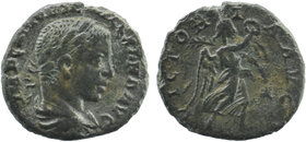 Severus Alexander (222-235). Ae.
Laureate, draped and cuirassed bust right.
Rev: Nike advancing right, holding wreath and palm frond.
2,44 gr 18 mm