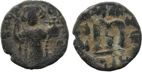 Byzantine, Early Caliphate. 636-660. Imitation of a Follis
Standing Figures/Large M
4,36 gr. 22 mm