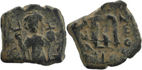 ARAB-BYZANTINE. Standing Emperor, ca. 650s-670s, AE fals
5,56 gr. 22 mm