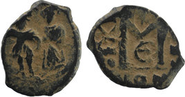 Byzantine, Early Caliphate. 636-660. Imitation of a Follis
Standing Figures/Large M
5,68 gr. 20 mm