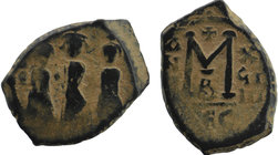 ARAB-BYZANTINE. Early Caliphate (636-660). Imitation of a Follis of Heraclius (610-641).
Heraclius in the middle; to left, Martina; to right, Heracliu...