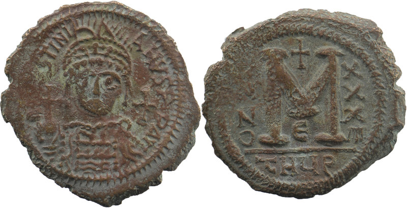 Justinianus I (527-565), Follis, Antioch/Theopolis
Helmeted, pearl-diademed and ...