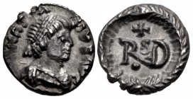 OSTROGOTHS. Theoderic. 493-526. AR Quarter Siliqua (11mm, 0.55 g, 6h). In the name of the Byzantine emperor Anastasius I. Ravenna mint. Struck 493-518...