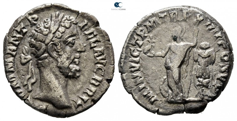 Commodus AD 180-192. Rome
Denarius AR

17mm., 2,65g.

[M CO]MM ANT P FEL AV...