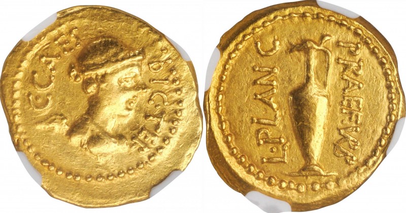 JULIUS CAESAR. AV Aureus (8.03 gms), Rome Mint, L. Munatius Plancus, praefectus ...