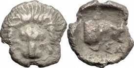 Greek Asia. Ionia,Samos. AR Obol, 400-365 BC. D/ Scalp of lion facing. R/ Forepart of bull right. SNG Cop. -. BMC 79-80. AR. g. 0.50 mm. 9.00 About VF...