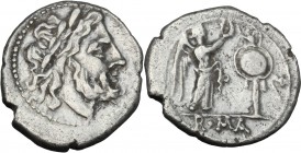 Anonymous. AR Victoriatus, after 211 BC. D/ Head of Jupiter right, laureate. R/ Victory standing right, crowning trophy. Cr. 53/1. AR. g. 2.54 mm. 17....