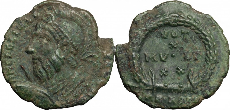 Julian II (360-363). AE 19mm, Rome mint, 361-363. D/ Bust left, diademed, helmet...