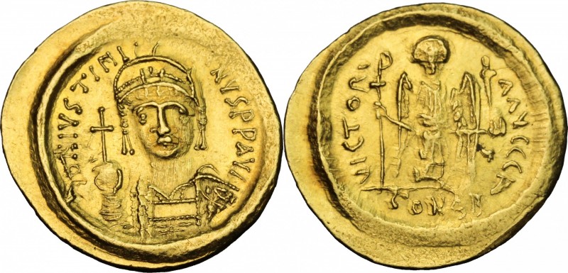 Justinian I (527-565). AV Solidus, Constantinople mint. Struck 519-527. D/ Helme...