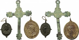 Lot of 3 religious items.
 Italy, 18th century.
 6.9 cm, 3.8 cm, 3.2 cm.