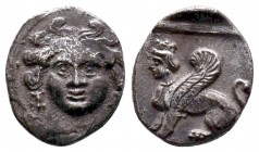 Cilicia, Uncertain AR Obol. 4th century BC. Gorgoneion facing, wearing triple-pendant earrings / Sphinx seated left. SNG France 479

Condition: Very F...