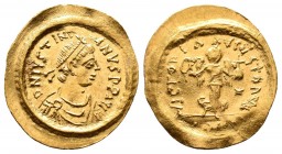 Justin I. 518-527. AV tremissis. Constantinople mint. DN IVSTINIVS PP AVG, diademed, draped, and cuirassed bust right / VICTORIA AVGVSTORVM, Victory w...