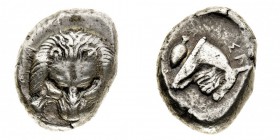 isole della ionia 
Samos - Tetradramma arcaico databile al periodo 480-460 a.C. - Diritto: testa di leone di fronte - Rovescio: protome di bue a dest...