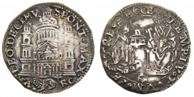 stati pontifici 
Leone X (1513-1521) - Giulio - Zecca: Ancona - Diritto: facciata della Basilica di San Pietro - Rovescio: il Papa inginocchiato a de...