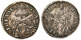 stati pontifici 
Giulio III (1550-1555) - Giulio - Zecca: Roma - Diritto: stemma sormontato dalle chiavi decussate e dalla tiara - Rovescio: San Piet...