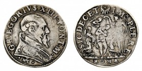 stati pontifici 
Gregorio XIII (1572-1585) - Testone - Zecca: Roma - Diritto: effigie del Papa a destra - Rovescio: la scena del battesimo di Gesù Cr...