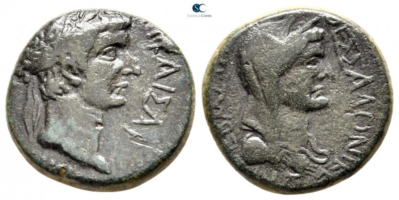 Macedon. Thessalonica. Tiberius and Livia AD 14-37. 
Bronze Æ

21 mm., 8,63 g...