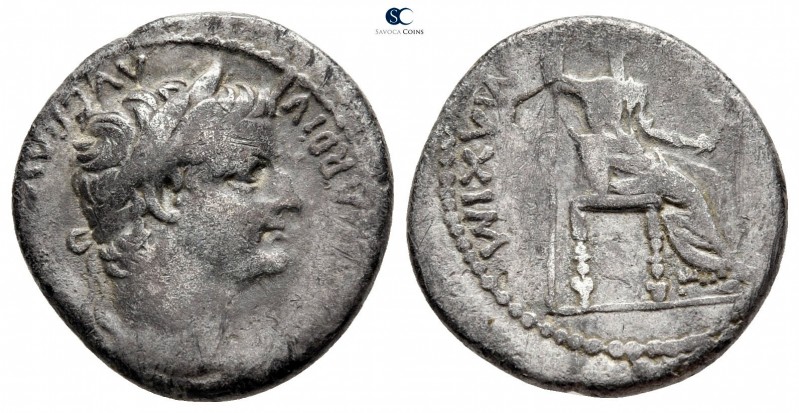 Tiberius AD 14-37. "Tribute Penny" type. Lugdunum
Denarius AR

17 mm., 3,39 g...