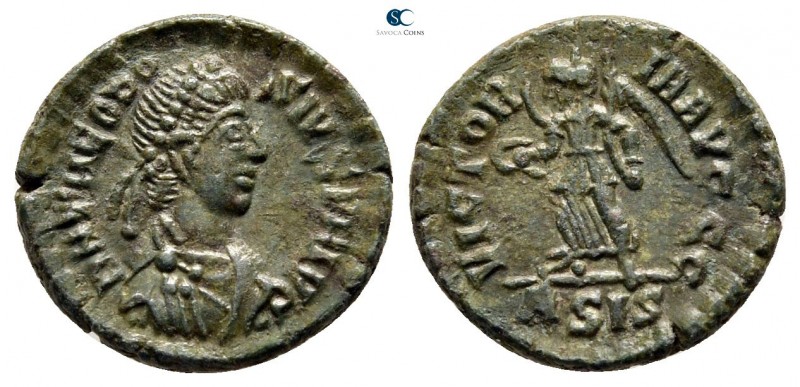 Theodosius I AD 379-395. Siscia
Centenionalis Æ

13 mm., 1,43 g.



good ...