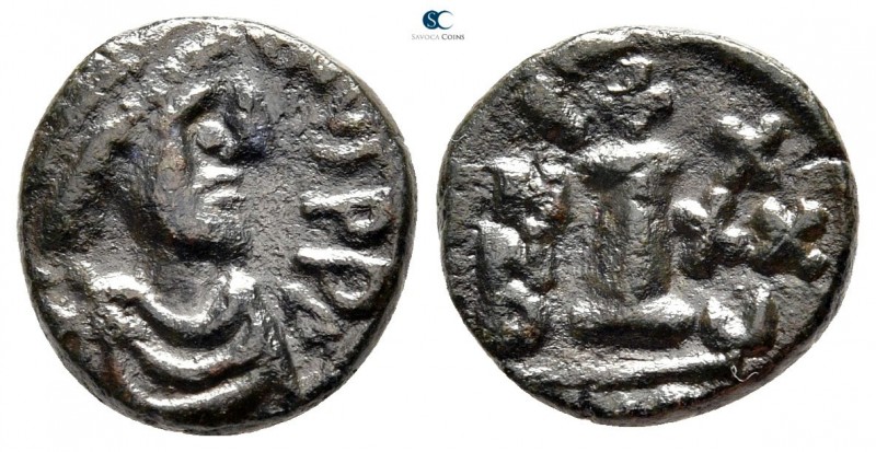 Justin I AD 518-527. Constantinople
Decanummium Æ

13 mm., 1,80 g.



ver...