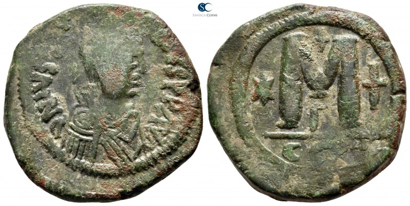 Justinian I AD 527-565. Constantinople
Follis Æ

30 mm., 18,35 g.



near...