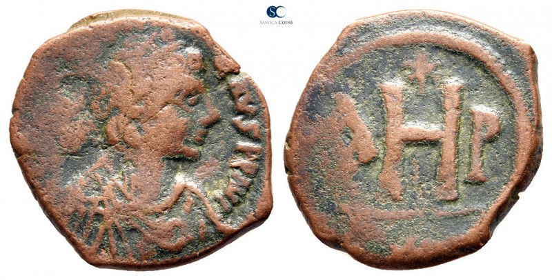 Justinian I AD 527-565. Thessalonica
8 Nummi Æ

19 mm., 3,21 g.



very f...