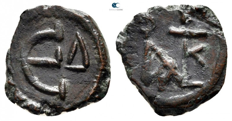 Justin II AD 565-578. Constantinople
Pentanummium Æ

15 mm., 1,72 g.



v...
