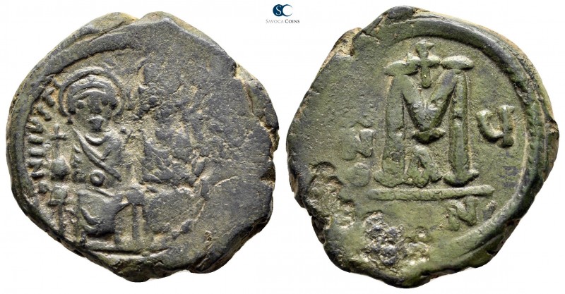 Justin II and Sophia AD 565-578. Constantinople
Follis Æ

30 mm., 14,04 g.
...