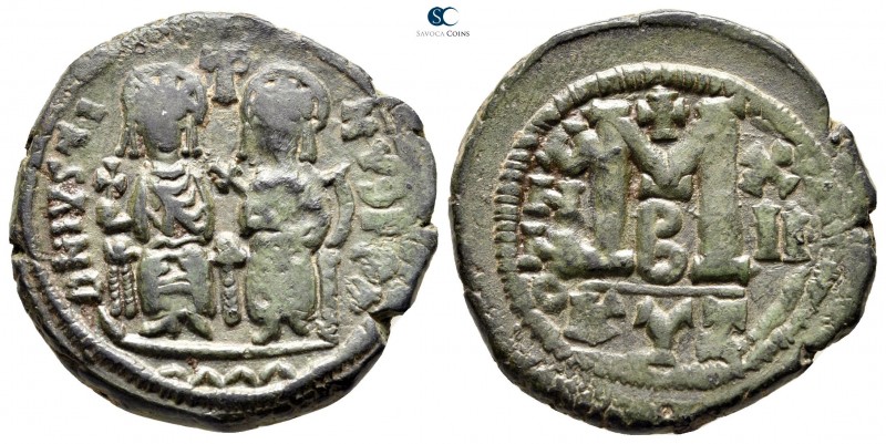 Justin II and Sophia AD 565-578. Cyzicus
Follis Æ

28 mm., 13,8 g.



ver...