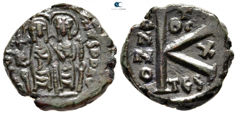 Justin II and Sophia AD 565-578. Thessalonica
Half follis Æ

20 mm., 6,80 g....