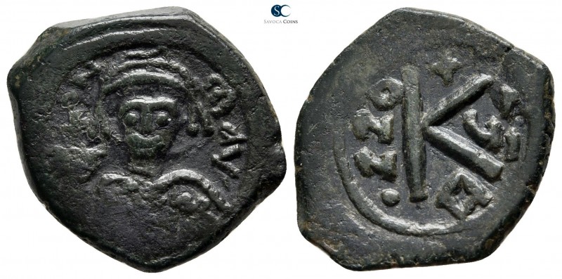 Maurice Tiberius AD 582-602. Constantinople
Half follis Æ

23 mm., 5,99 g.
...