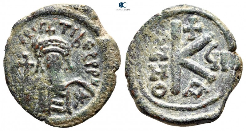 Maurice Tiberius AD 582-602. Constantinople
Half follis Æ

22 mm., 5,09 g.
...