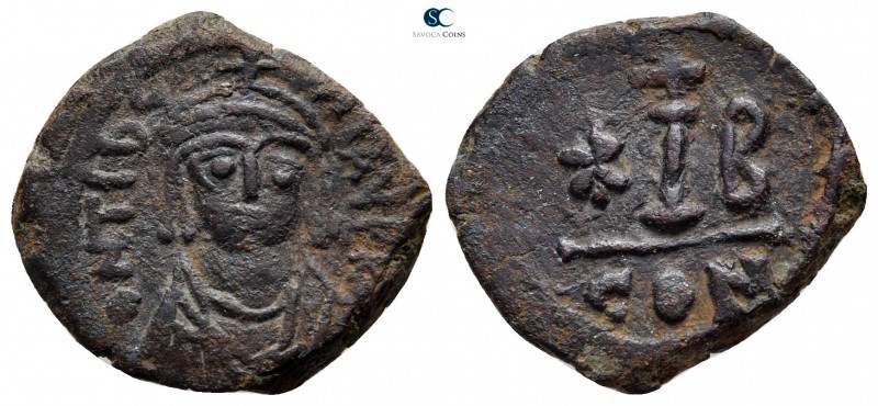 Maurice Tiberius AD 582-602. Constantinople
Decanummium Æ

18 mm., 3,03 g.
...