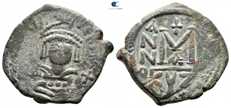 Maurice Tiberius AD 582-602. Cyzicus
Follis Æ

30 mm., 9,89 g.



very fi...