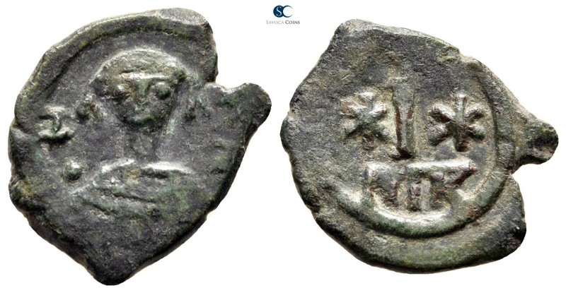 Maurice Tiberius AD 582-602. Nikomedia
Decanummium Æ

19 mm., 2,18 g.



...
