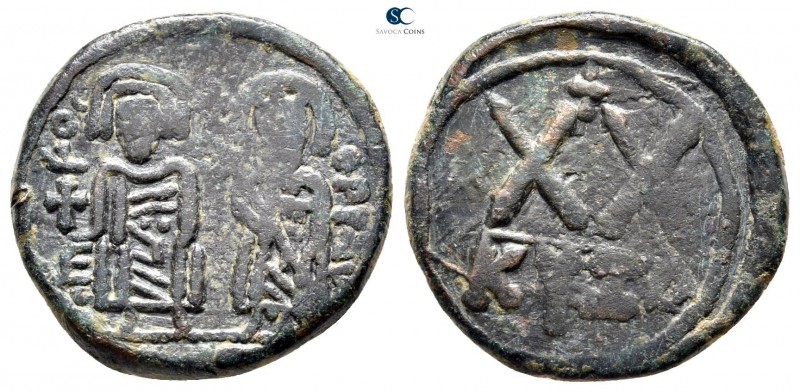 Phocas, with Leontia AD 602-610. Cyzicus
Half follis Æ

22 mm., 6,36 g.


...