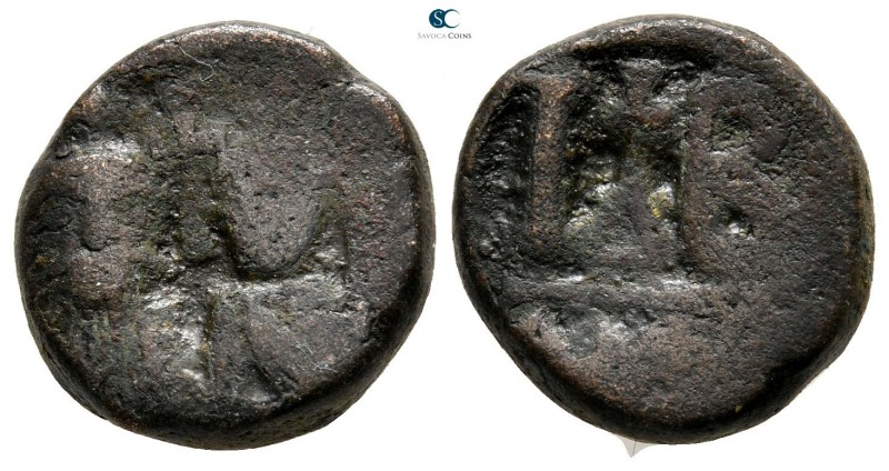 Heraclius with Heraclius Constantine AD 610-641. Alexandria
12 Nummi Æ

16 mm...