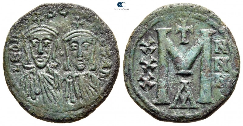 Leo V and Constantine AD 813-820. Constantinople
Follis Æ

23 mm., 5,13 g.
...