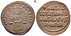 Basil I the Macedonian AD 867-886. Constantinople. Follis Æ