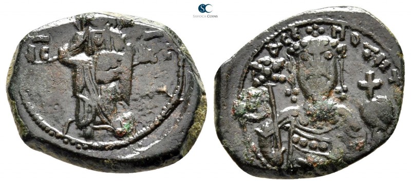 John II Comnenus AD 1118-1143. Thessalonica
Tetarteron Æ

18 mm., 2,16 g.

...