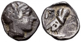 Attica. Athens. Tetradracma. 449-413 a.C. (Gc-2526). Anv.: Cabeza de Atenea con casco a derecha. Rev.: Lechuza a derecha, mirando de frente con rama d...
