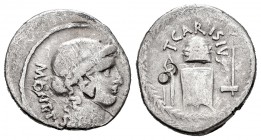 Carisius. Denario. 46 a.C. Rome. (Ffc-543). (Craw-464/2). (Cal-382). Anv.: Cabeza de Juno Moneta a derecha, detrás MONET(A). Rev.: Tenazas, yunque, cu...