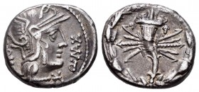 Fabius. Denario. 127 a.C. Rome. (Ffc-693). (Craw-265/1). (Cal-567). Anv.: Cabeza de Roma a derecha, debajo de la barbilla X, delante Q MAX, detrás (RO...