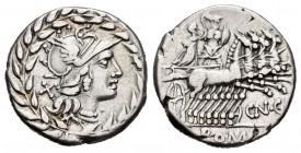Gellius. Denario. 138 a.C. Rome. (Ffc-742). (Cal-612). Anv.: Cabeza de Roma a derecha, detrás X, todo ello rodeado por corona de laurel. Rev.: Marte c...